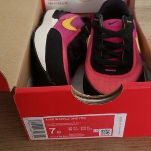 Nike toddler sneakers